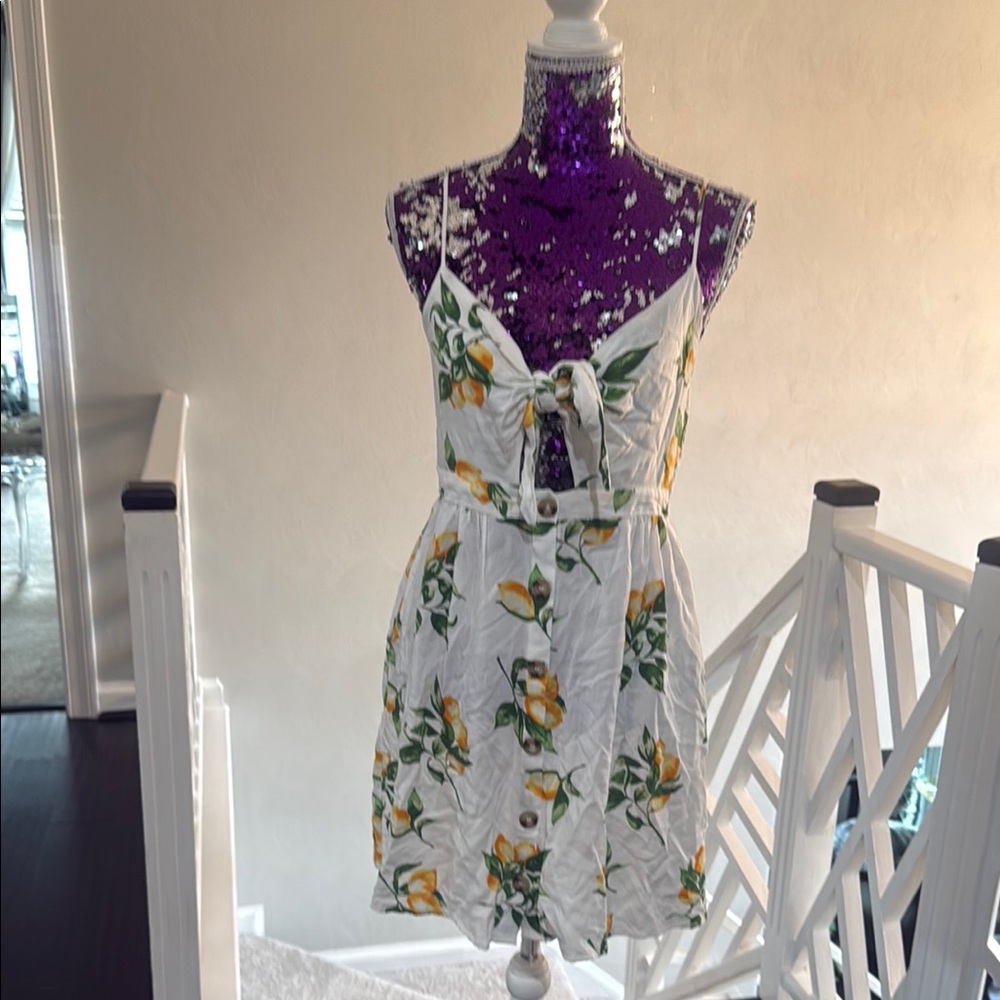 Mimi chica dress med worn like new